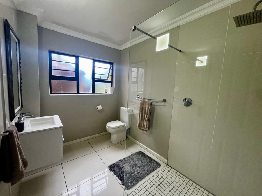 5 Bedroom Property for Sale in Nahoon Eastern Cape
